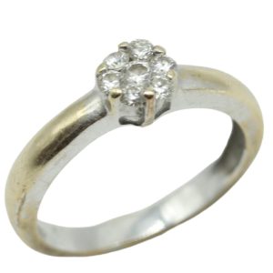 B221124 - 149: Sortija de oro blanco con diamantes talla brillante. peso aprox. dts. 0.22ct.
