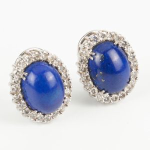 B231026 - 171: Pendientes de oro blanco con cuentas de lapislazuli y orla de diamantes talla brillante. peso aprox. dts. 2ct.