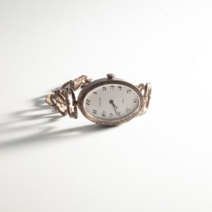 B240104 - 39: Reloj de plata zeiten de sra. (marca verificada).