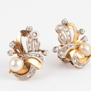 B230525 - 144: Pendientes de oro vista blanco con perlas cultivadas y diamantes talla rosa.