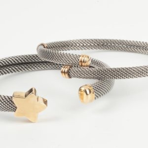 B241128 - 106: Pareja de pulseras de acero y oro.
