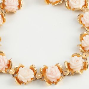 B241219 - 227: Pulsera de oro y flor de coral tallado.