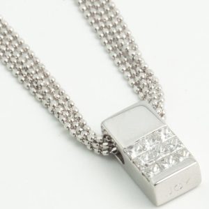 B250327 - 62: Gargantilla de oro blanco con diamantes talla princesa. peso aprox. dts. 0.45ct.
