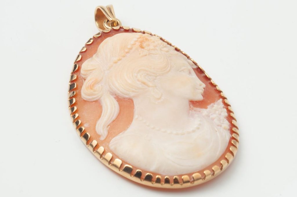 Colgante Figura Oro - Compro Oro Valencia