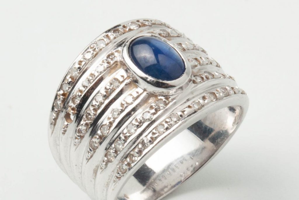 Anillo de oro y diamantes Joyas vintage para regalar